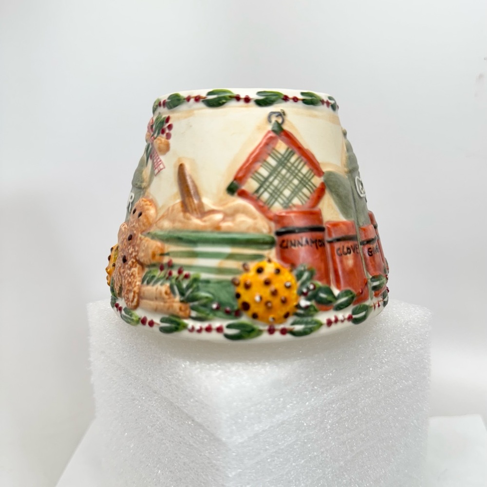 Yankee Candle Small Ceramic Jar Shade Topper with Gingerbread Design - Picture 5 of 7